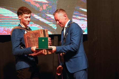 LETOŠNJI PREJEMNIKI OBČINSKIH IN ŽUPANOVIH PRIZNANJ